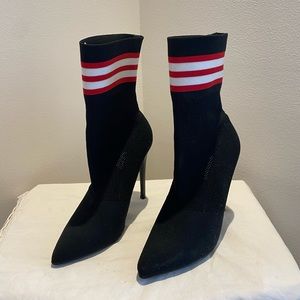 Super hot Steve Madden unworn no box size 7 booties